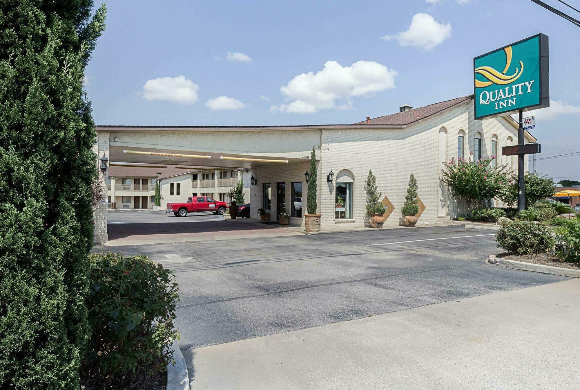 Quality Inn Near Lake Marble Falls Exterior photo